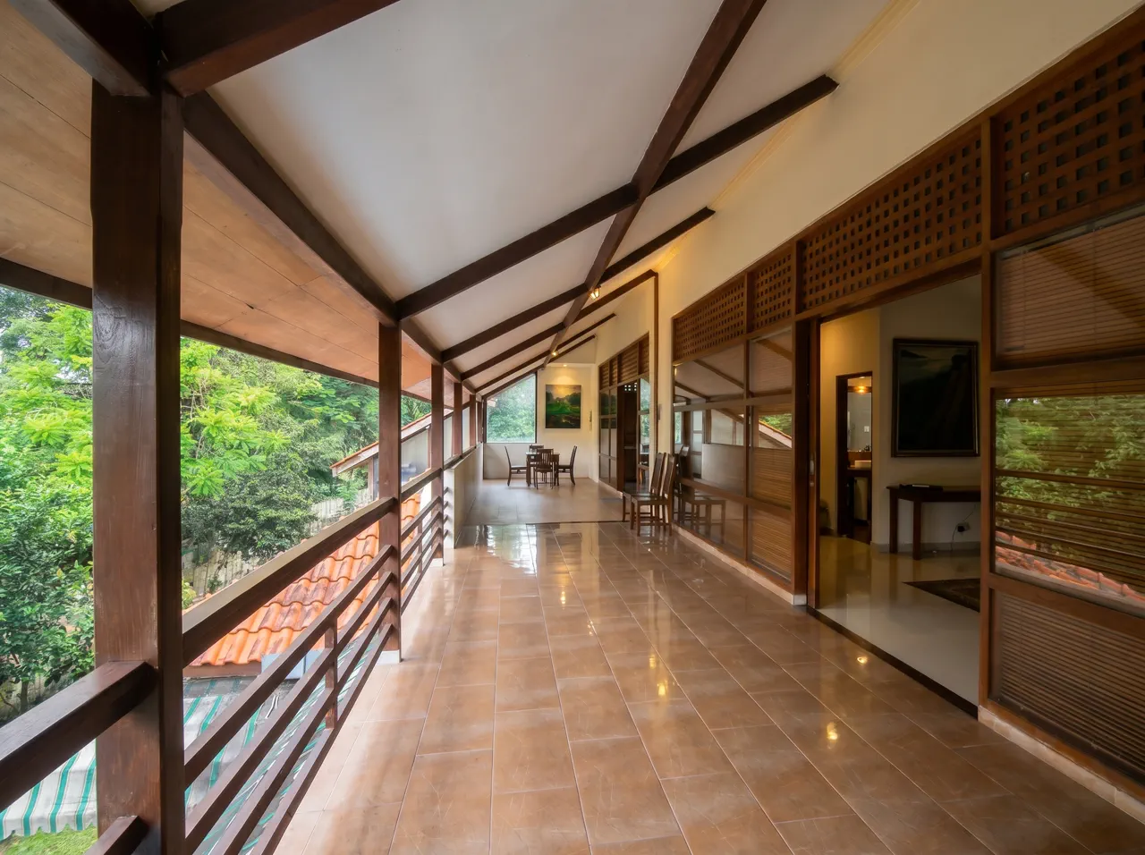 Suasana interior Kopi Senja